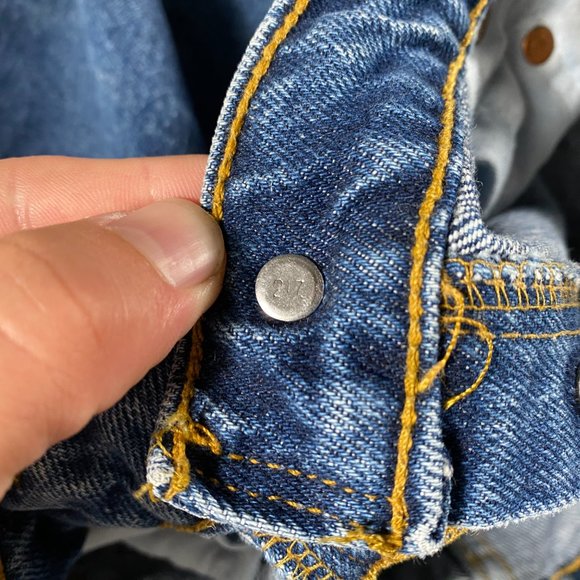 Vintage Levi's Black Tab 564 Loose fit Button fly jeans mens size 32x33 - Picture 8 of 14